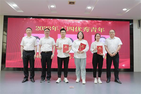 e8dbe2da9cc14390a4028da34ec6e14e.jpg