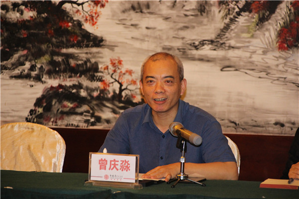 易赛楠拍摄.jpg