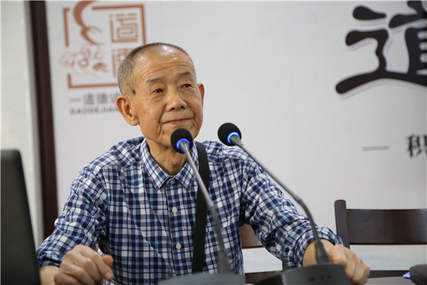 3、钱雪峰老师授课.jpg